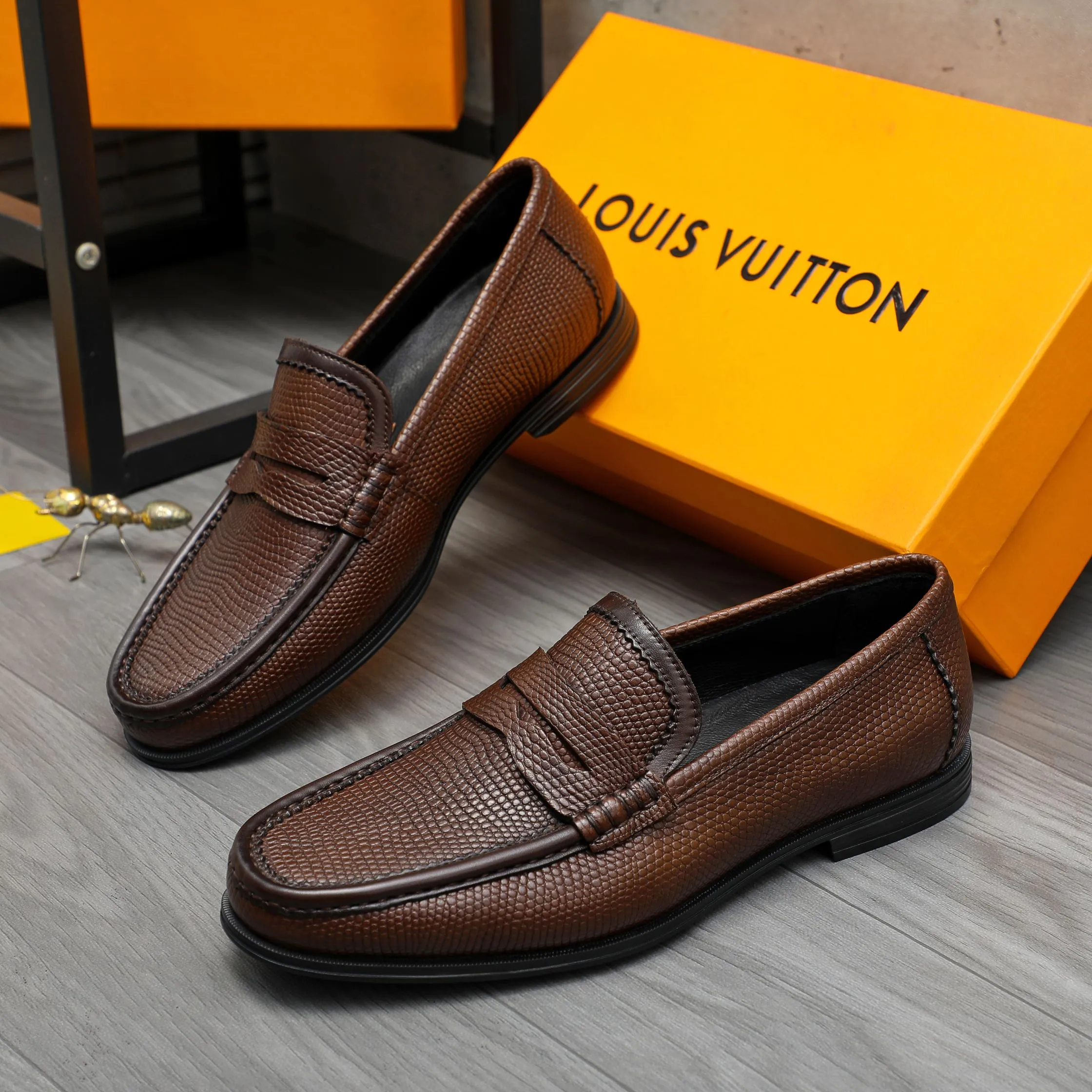 Men's shoes 💰p442 Product trademark: LV (Louis Vuitton) business slip-on leather shoes. Regular size: 38-46 (45.46 is custom-made and non-refundable) Product materials: Selected high-quality grained cowhide upper, cowhide lining, rubber outsole